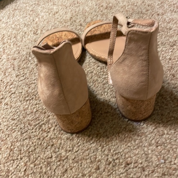 Block cork heel suede sandals in nude - Picture 5 of 5